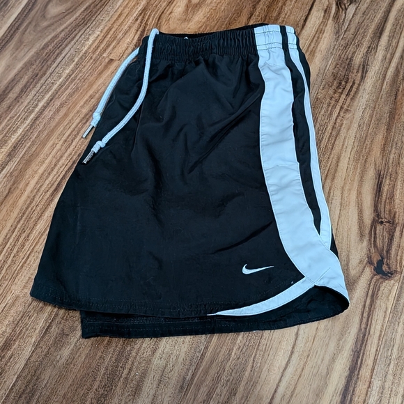 Men's Nike Shorts - Picture 2 of 4